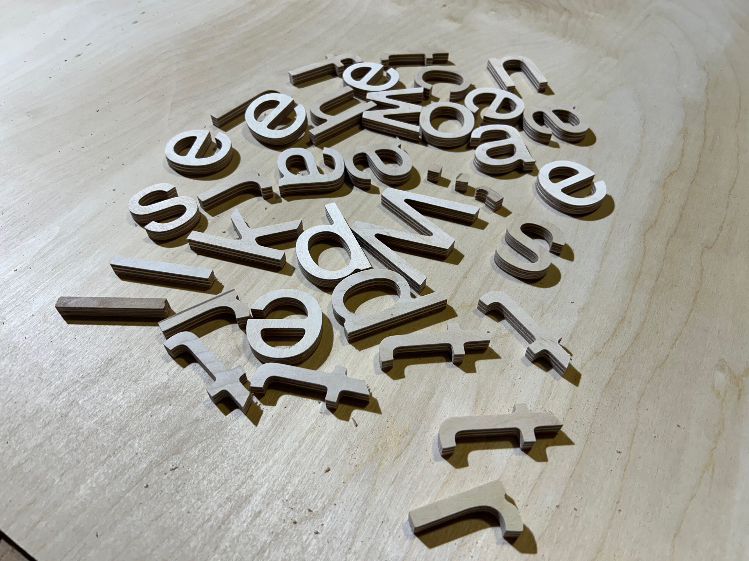 dunne letters van hout laten maken 3d letters hout cnc houtbewerking utrecht letters op maat