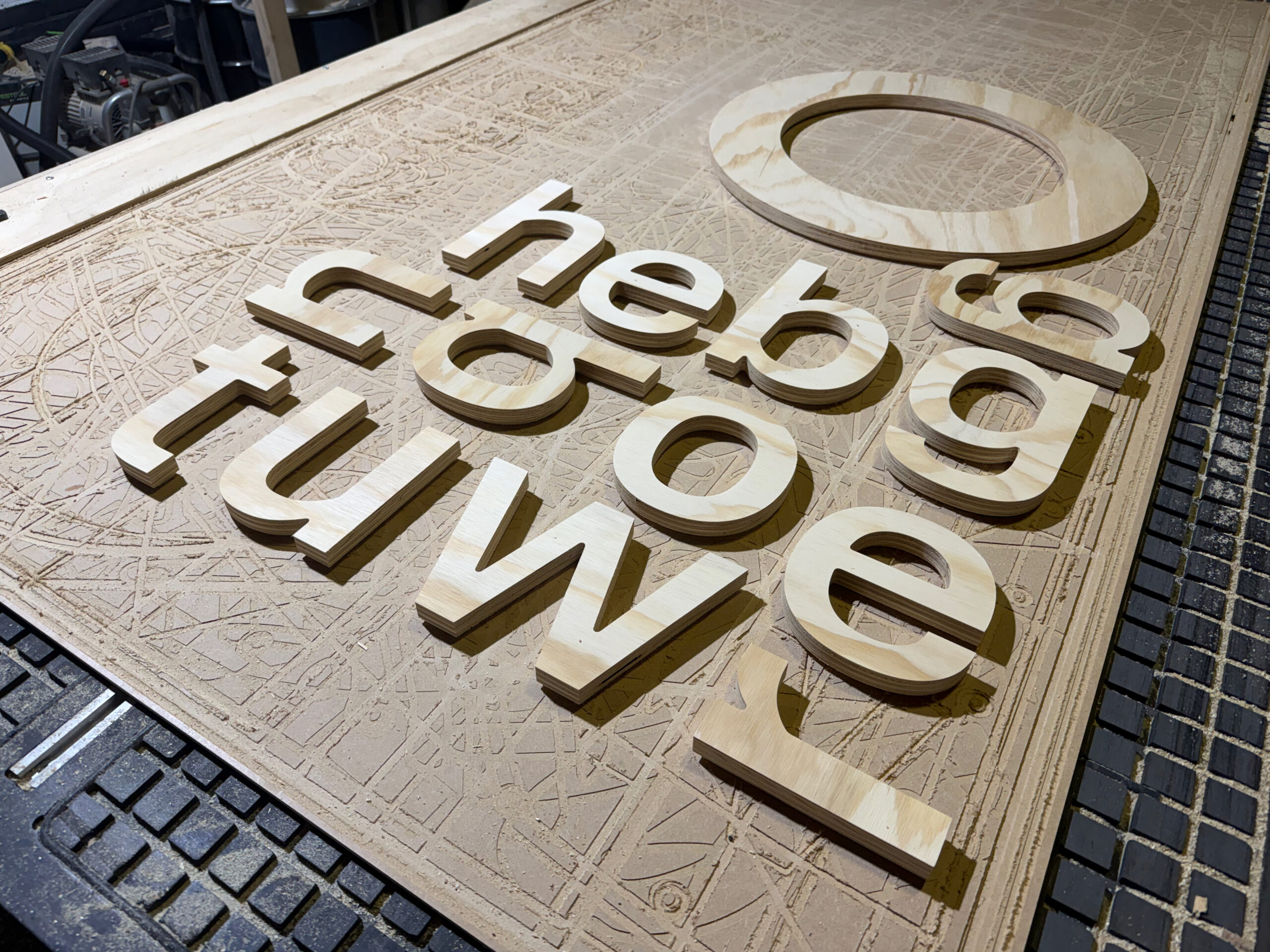 Houten Letters Op Maat Zwevend Van Achterwand Los Gemaakt Door Houtenletters Shop